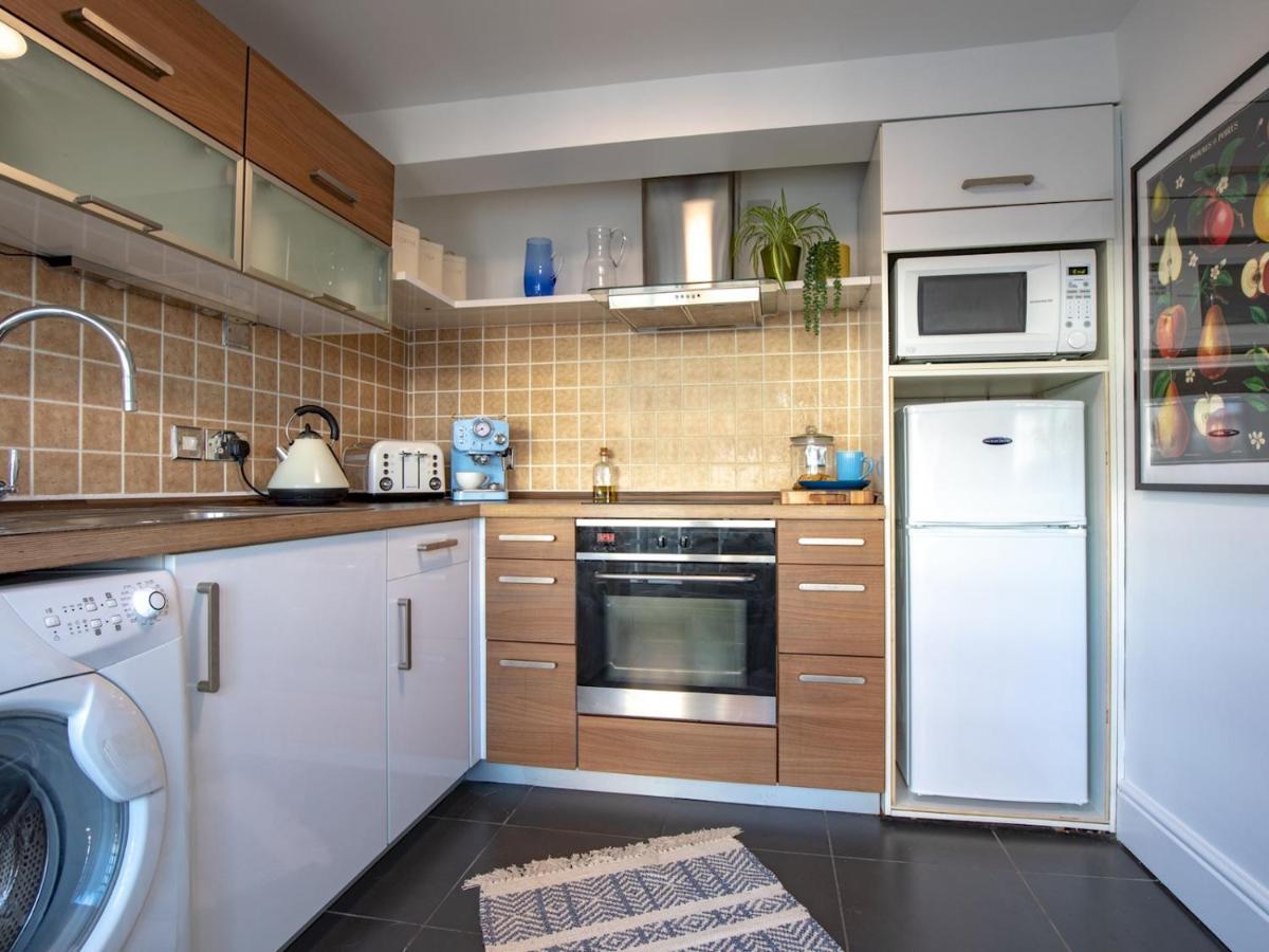 Pass The Keys Art Deco Inspired Apartment With Roof Top Views Shrewsbury Exterior photo