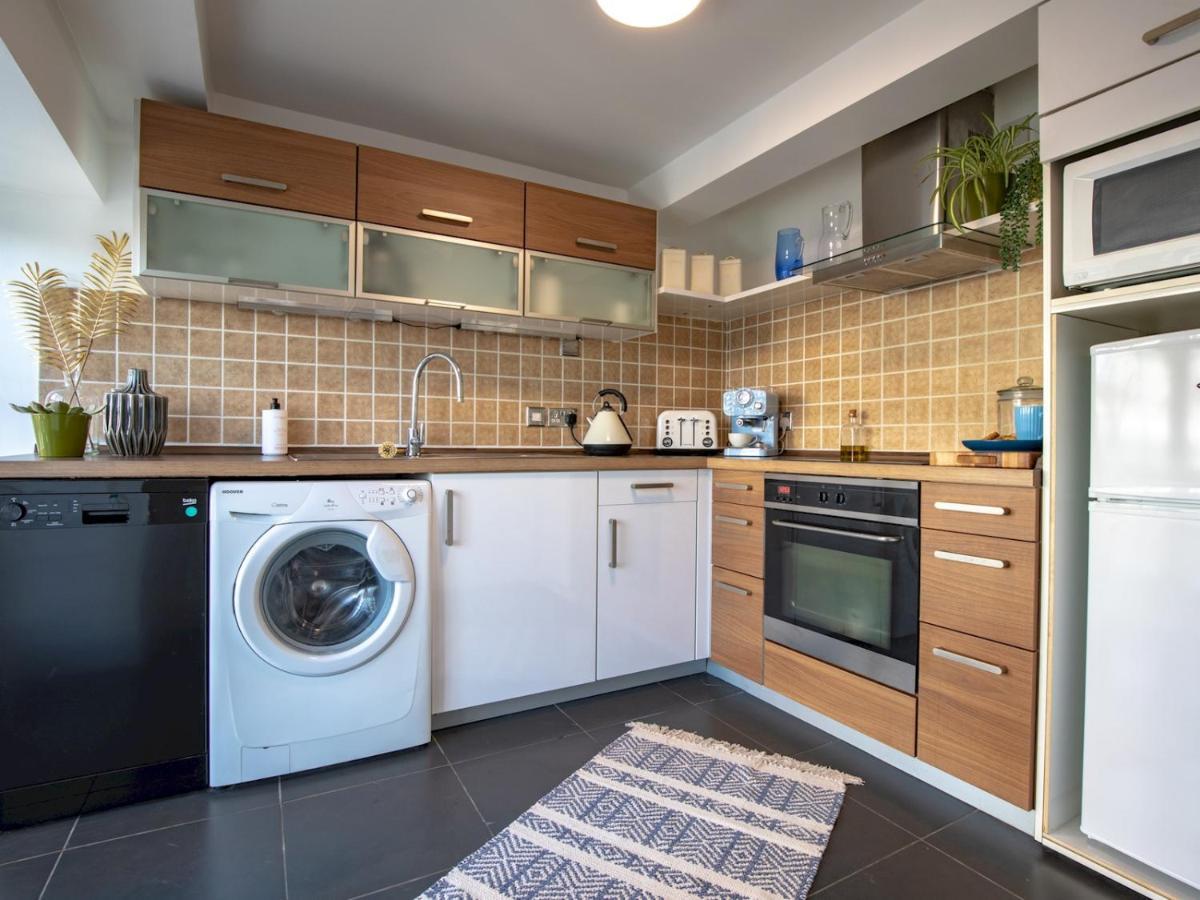Pass The Keys Art Deco Inspired Apartment With Roof Top Views Shrewsbury Exterior photo
